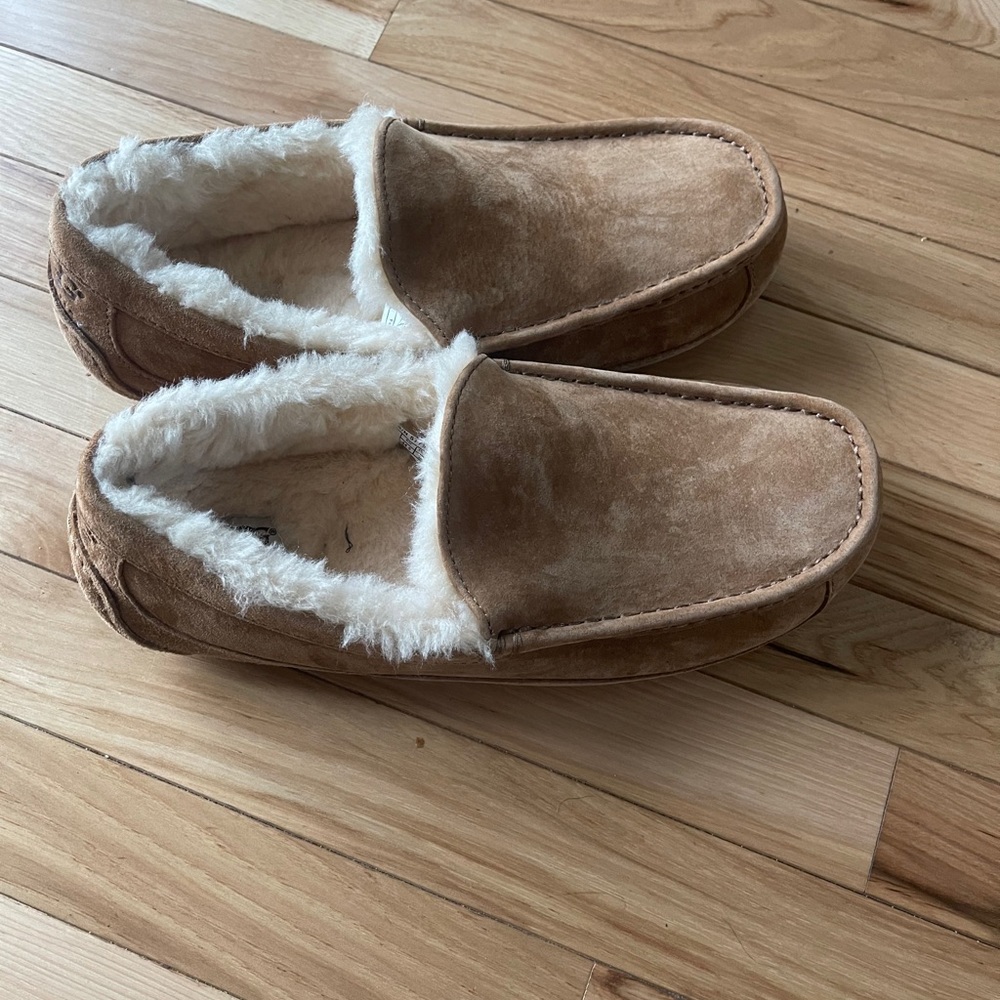 Men’s UGG slippers - Picture 8 of 8